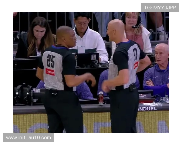 卡特罗尔左手勾拳致埃苏曼跪地，裁判未判犯规引争议